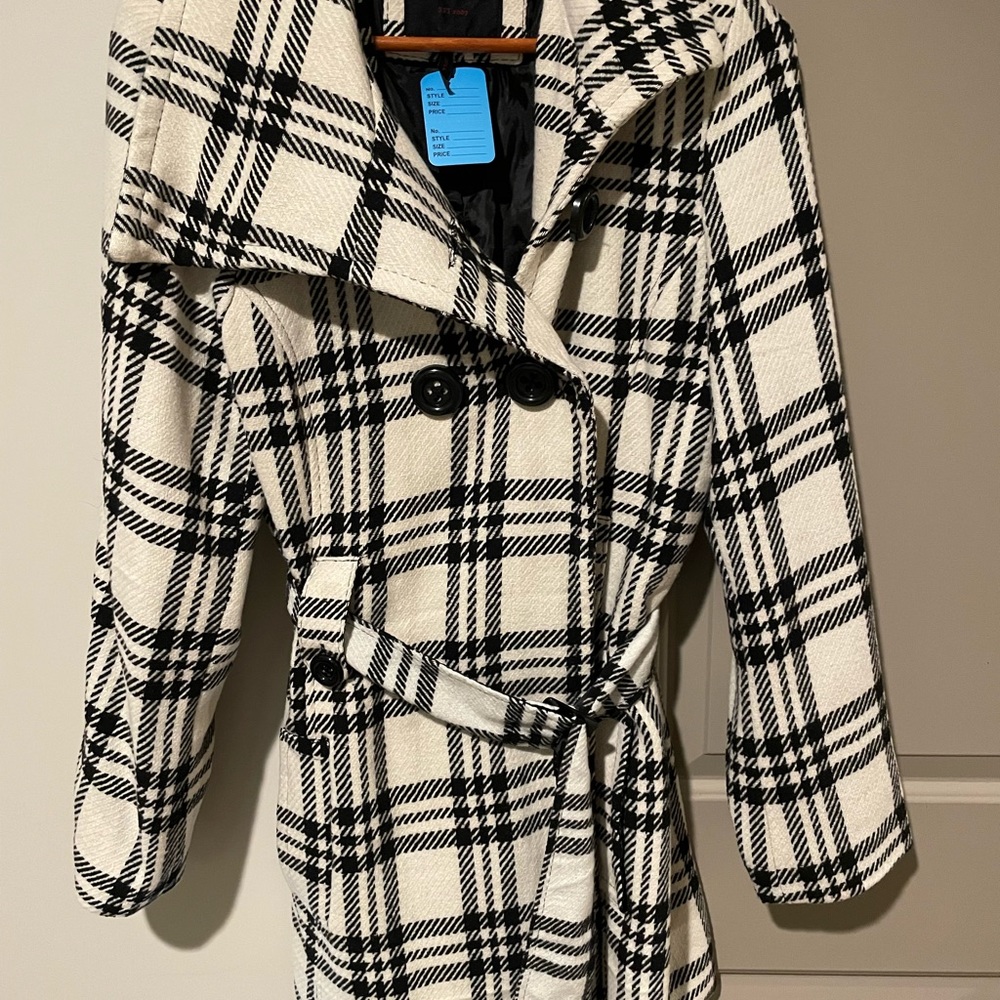 New York Yoki outerwear women coat. Nice and comfy. Never worn.New without tags